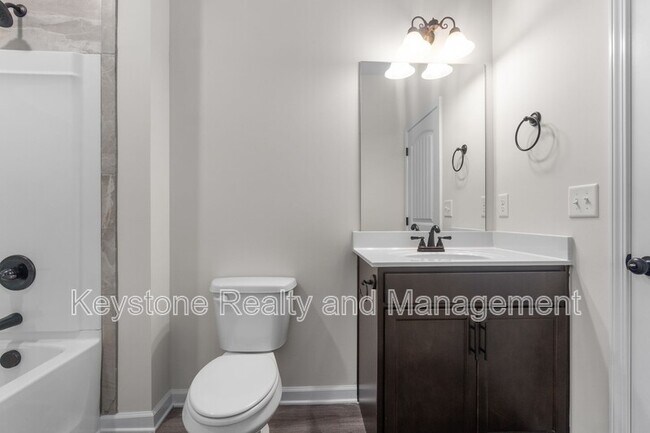 Building Photo - 109-B-109 E Johnson Cir