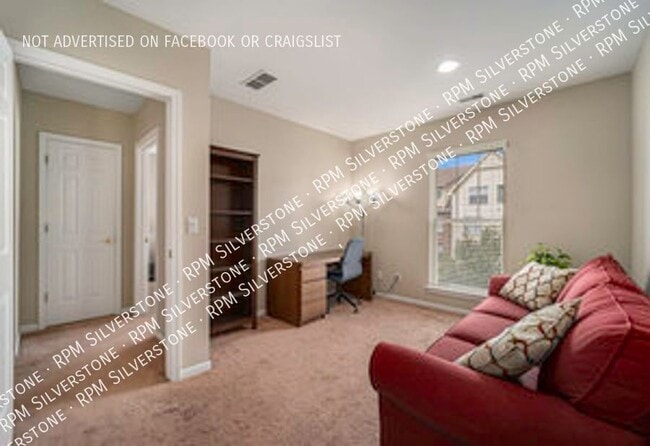 Building Photo - 152 Tiffany-