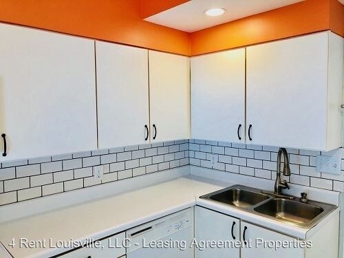 Building Photo - 2745 Grinstead Dr
