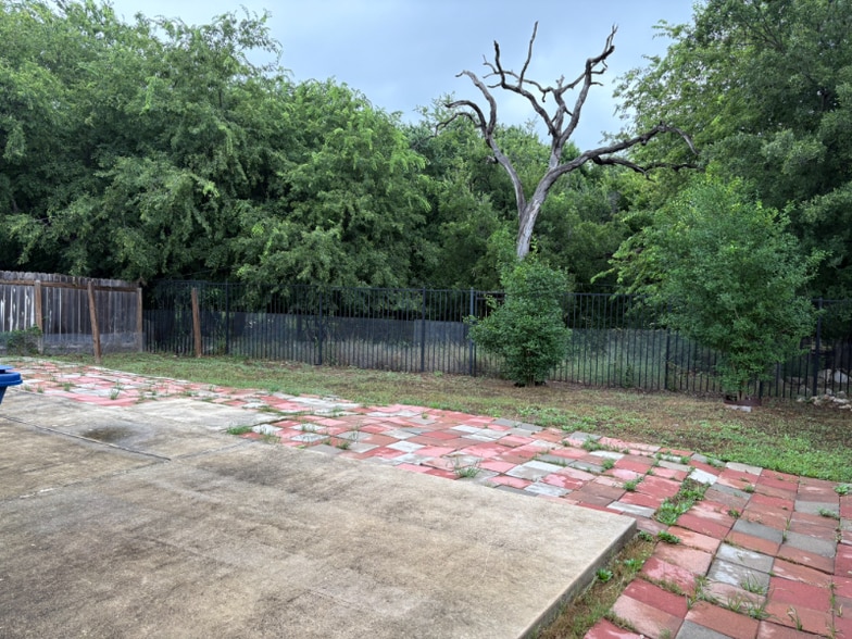 Building Photo - 10126 Relic Oaks