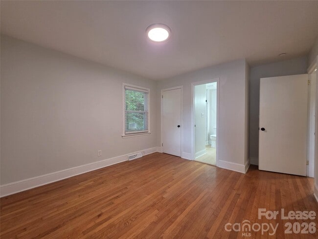 Building Photo - 4426 Holbrook Dr