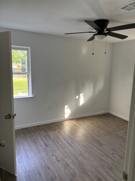 Building Photo - 936 Duty Ave