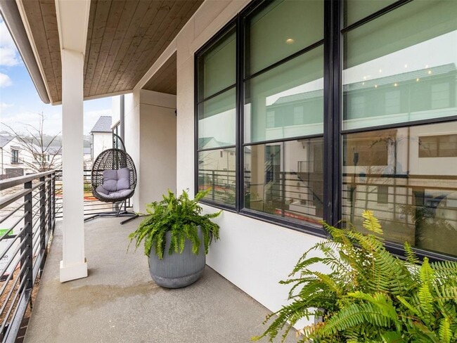 Building Photo - 800 Emilia Ct