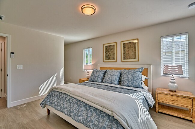 Building Photo - NEW HOME! 3/2  in Hawthorne