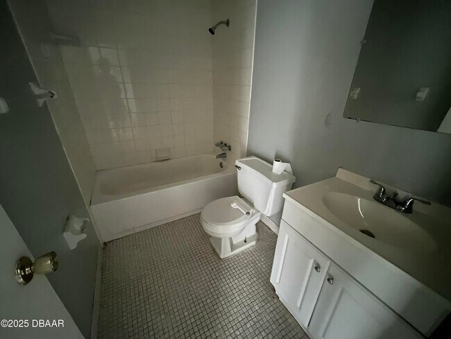 Building Photo - 1850 S Park Ave