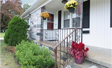 Building Photo - 1089 Plainfield St