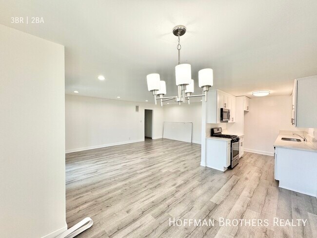 Building Photo - 5417 Newcastle Ave
