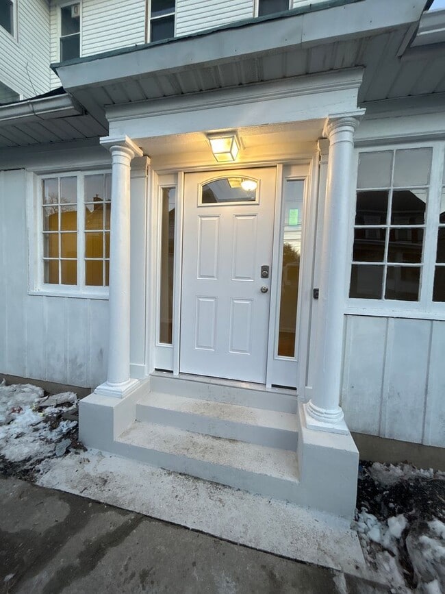 Building Photo - 3rd St 31-33 N