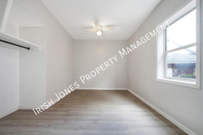 Building Photo - 98 Edson St