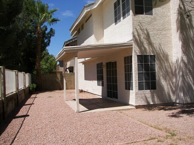 Building Photo - GREAT LOCATION WITH A COMMUNITY POOL
