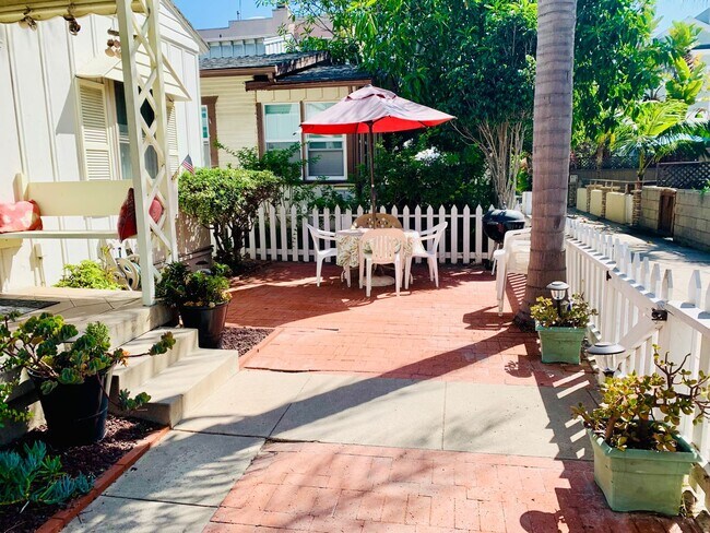 Building Photo - MISSION BEACH COTTAGE 2BD/1BA - FULLY FURNISHED - Available September 8, 2026 - 6/25/27