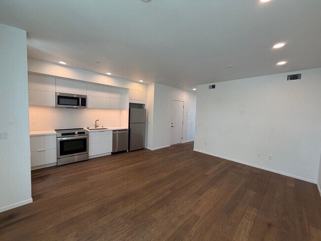 Building Photo - 2419 Binnen Ln