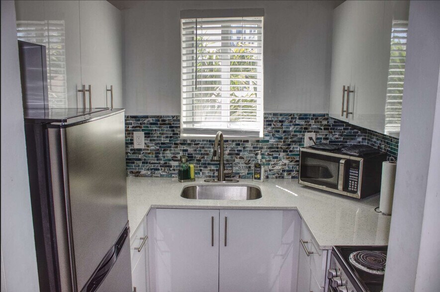 Building Photo - 329 Madison St