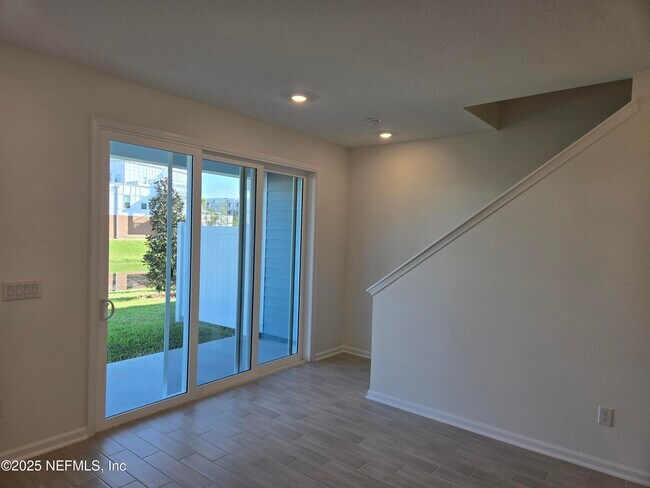 Building Photo - 203 Brandon Lks Dr
