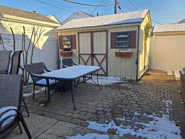 Building Photo - 231 N Wyoming Ave