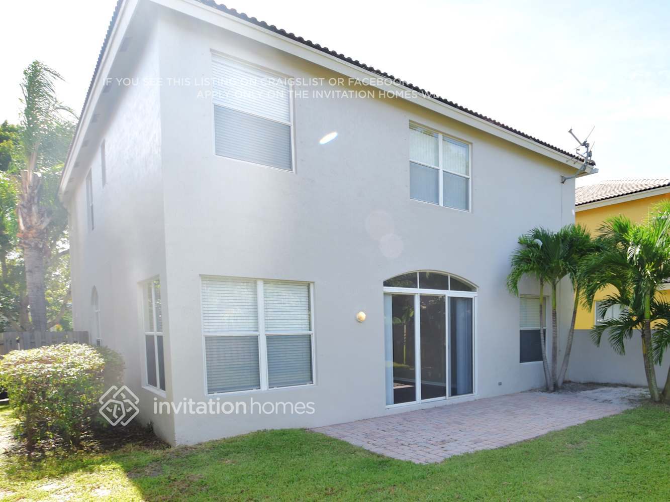 Building Photo - 1145 E Magnolia Cir