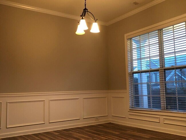 Building Photo - 2268 White Alder Dr NE