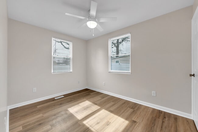 Building Photo - 8 E Preston St