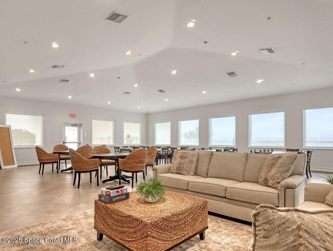 Building Photo - 1435 S Harbor City Blvd