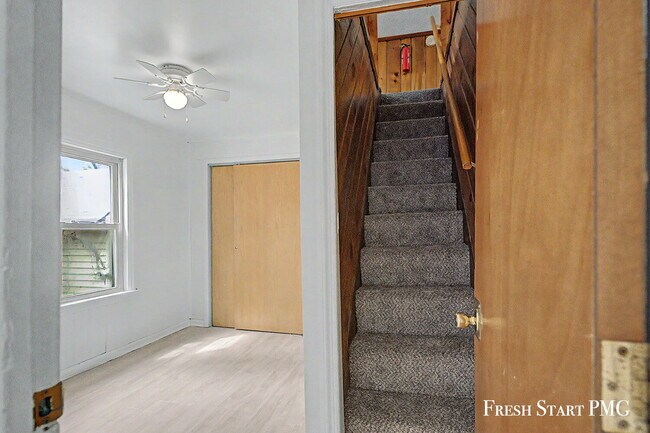 Building Photo - 1521 N Park St