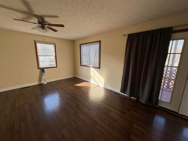 Building Photo - 506 John C Strange St