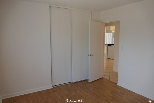 Building Photo - 466 E Molino Rd