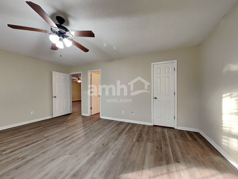 Building Photo - 7 Holly Springs Cir