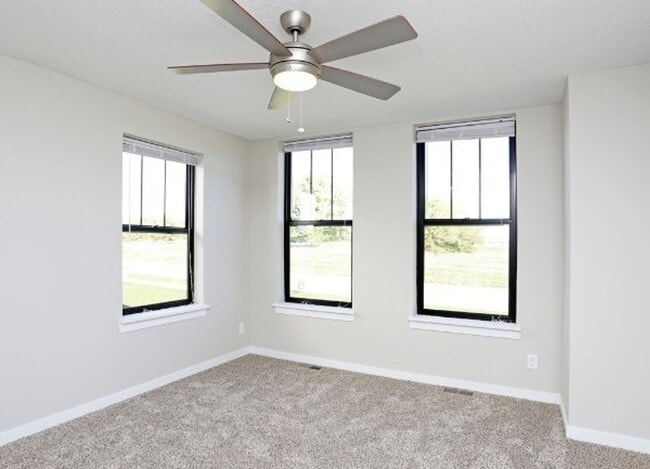 Building Photo - Cove at Prairie Trail Townhomes - Lake View Interior Unit