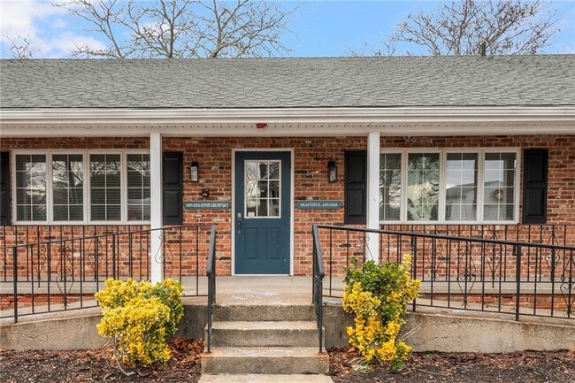 Building Photo - 990 Main St