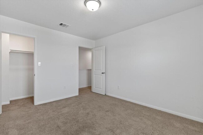 Building Photo - 336 Wonderful Life Way