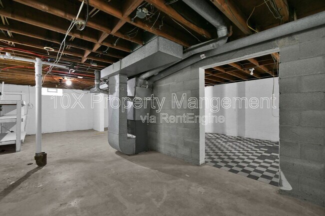 Building Photo - 1731 Elaine Rd