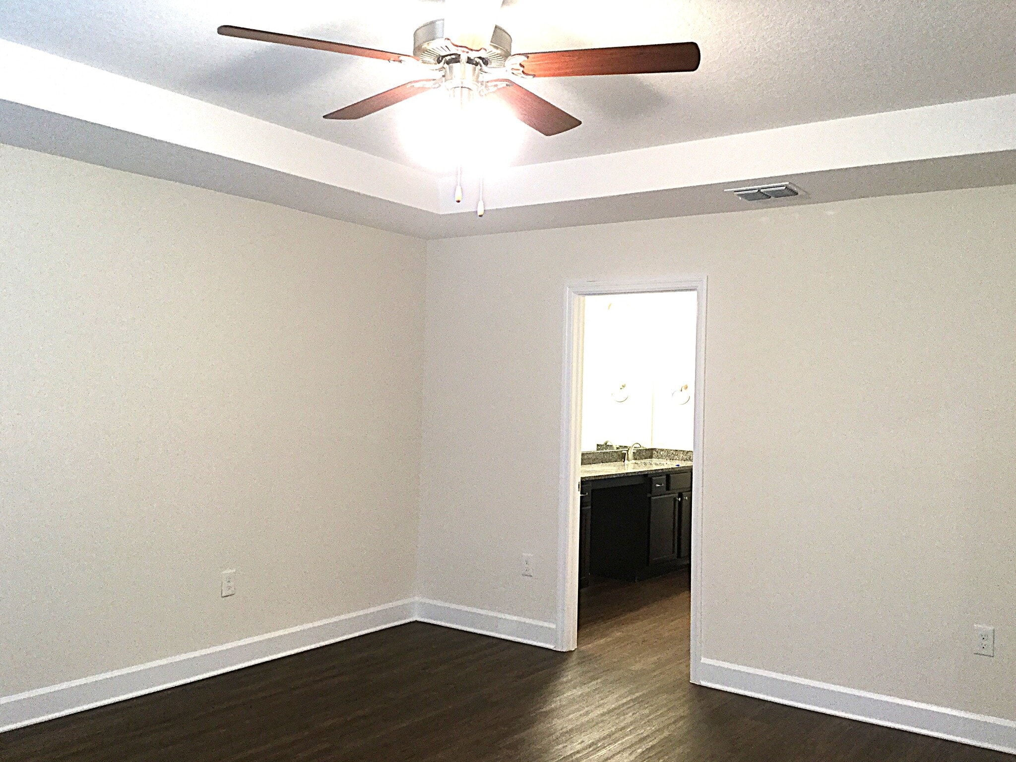 Building Photo - 220 Crestrun Loop