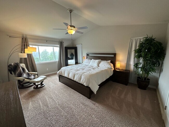 Building Photo - Gem Heights Area Luxury