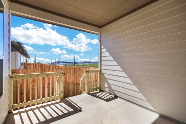 Building Photo - 324 Nespral Dr