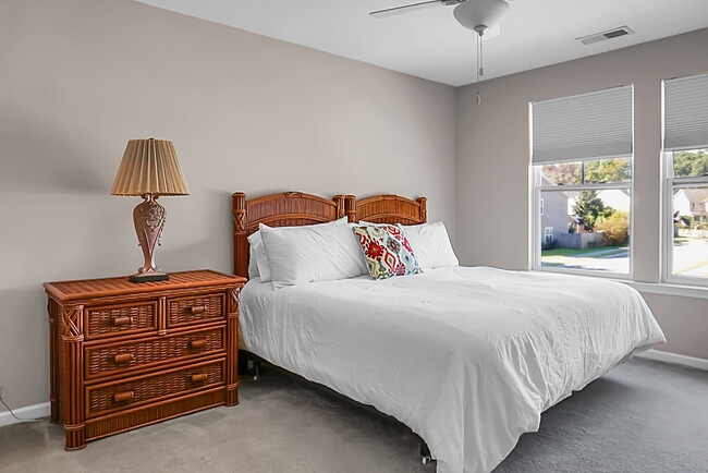 Building Photo - 1519 Thoroughbred Blvd