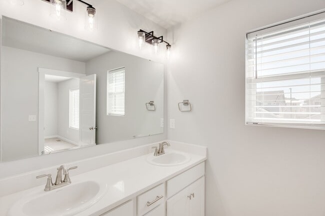 Building Photo - Baraya Townhomes: Modern Townhomes for Rent in Meridian, ID