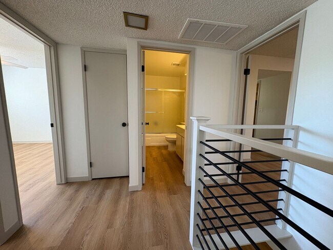 Building Photo - NewB SAC T 7558