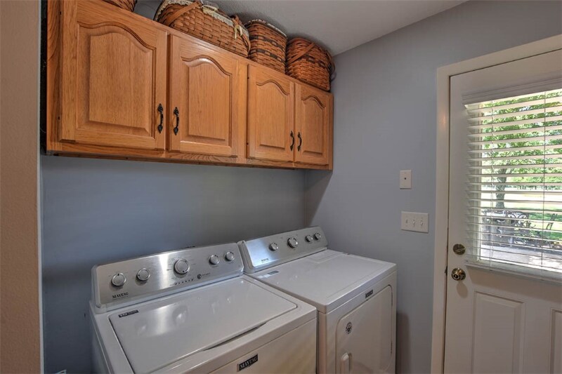 Building Photo - 3021 St Andrews Dr