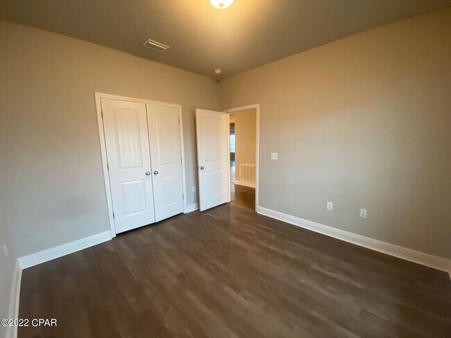 Building Photo - 131 N Shoreview Dr.