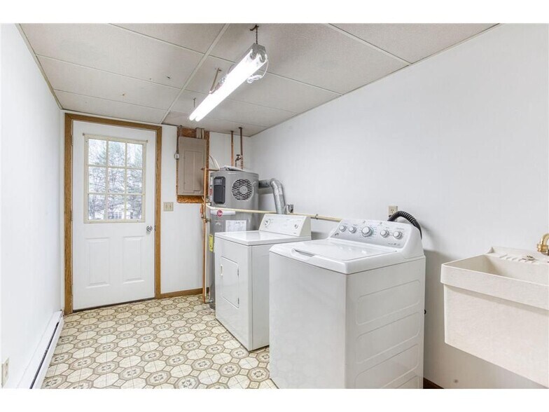 Building Photo - 615 High Ridge Rd