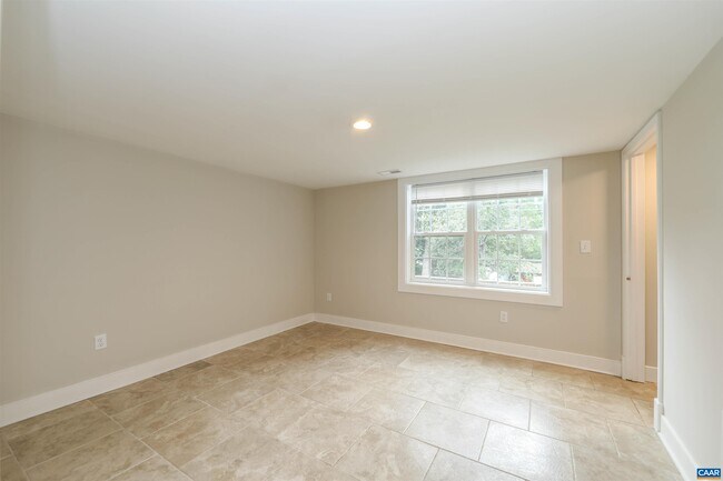Building Photo - 5702 Locust Ln