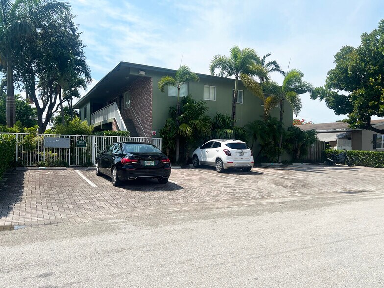 Building Photo - 1353 Holly Heights Dr