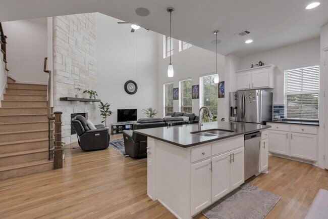 Building Photo - 2464 Castle Ridge Dr