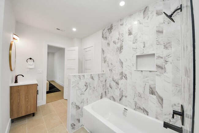 Building Photo - 1111 E 27th St