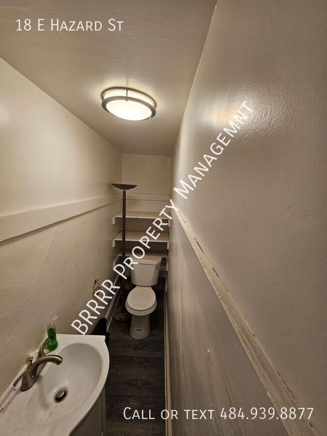 Building Photo - 18 E Hazard St