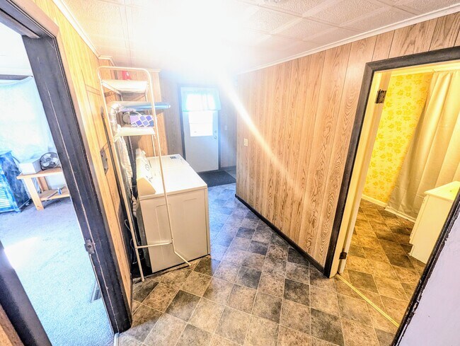 Building Photo - 6 Green St