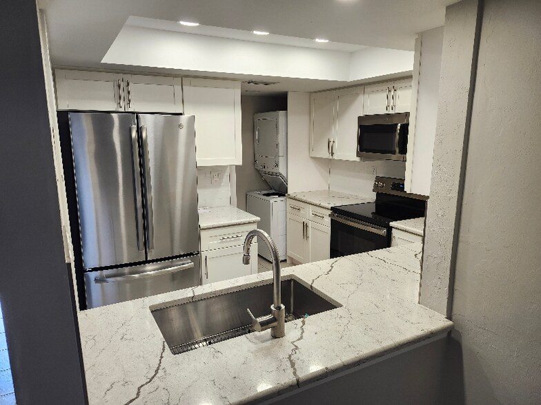 Primary Photo - 3645 Boca Ciega Dr