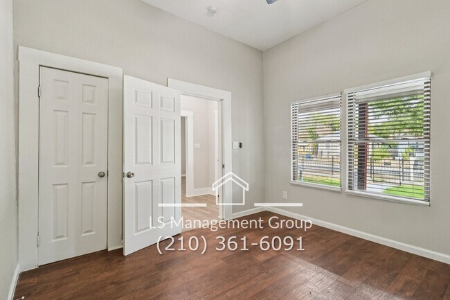 Building Photo - 622 Denver Blvd