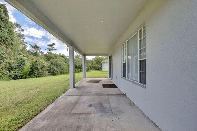 Building Photo - Gorgeous 4/2.5 Home with a 2 Car Garage Lo...