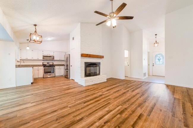 Building Photo - 2014 Balsam Way